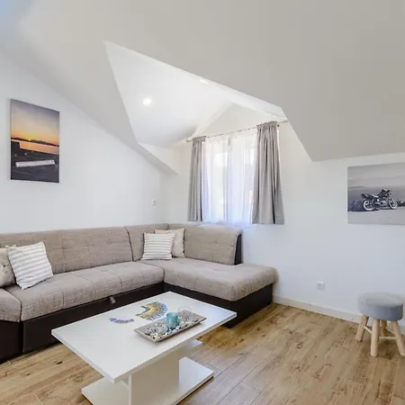 Apartamento Darka 3 *